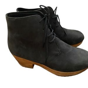 Amazing clog like ankle boot